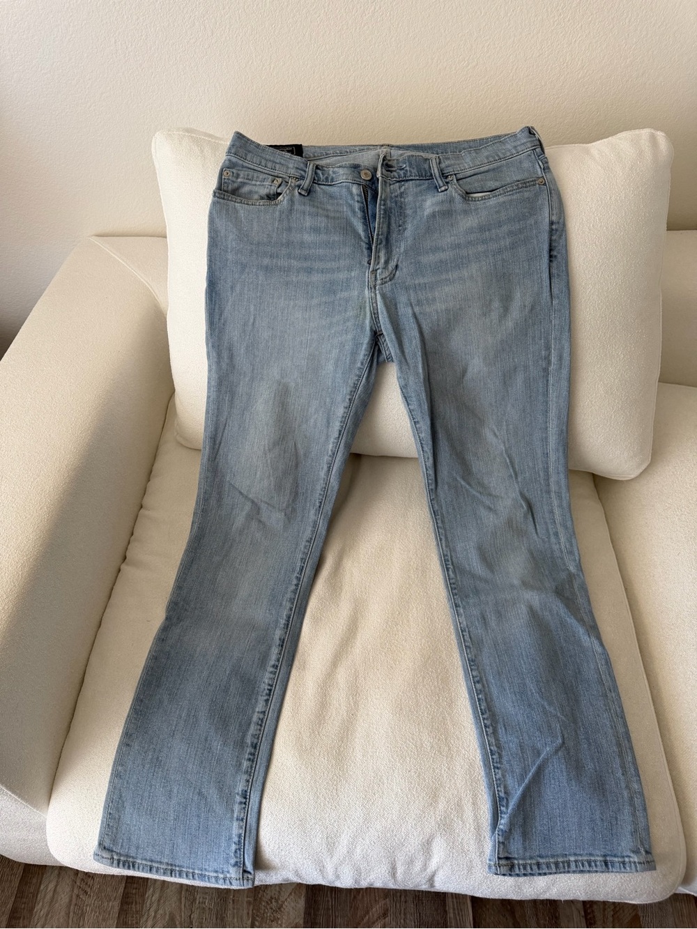 Men’s Light Wash Blue Jeans